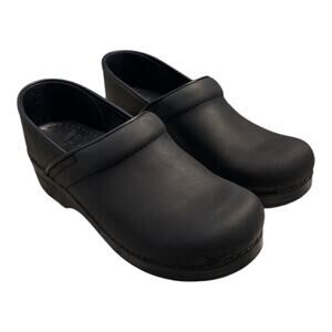Dansko- Matte Leather -Clogs- 38 Narrow